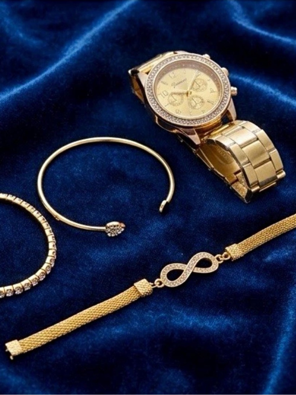 Gold-Tone Women's Watch and Bracelet Set - Elegant Gold Accessories